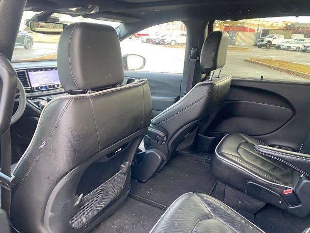 Used 2025 Chrysler Pacifica Limited image 32