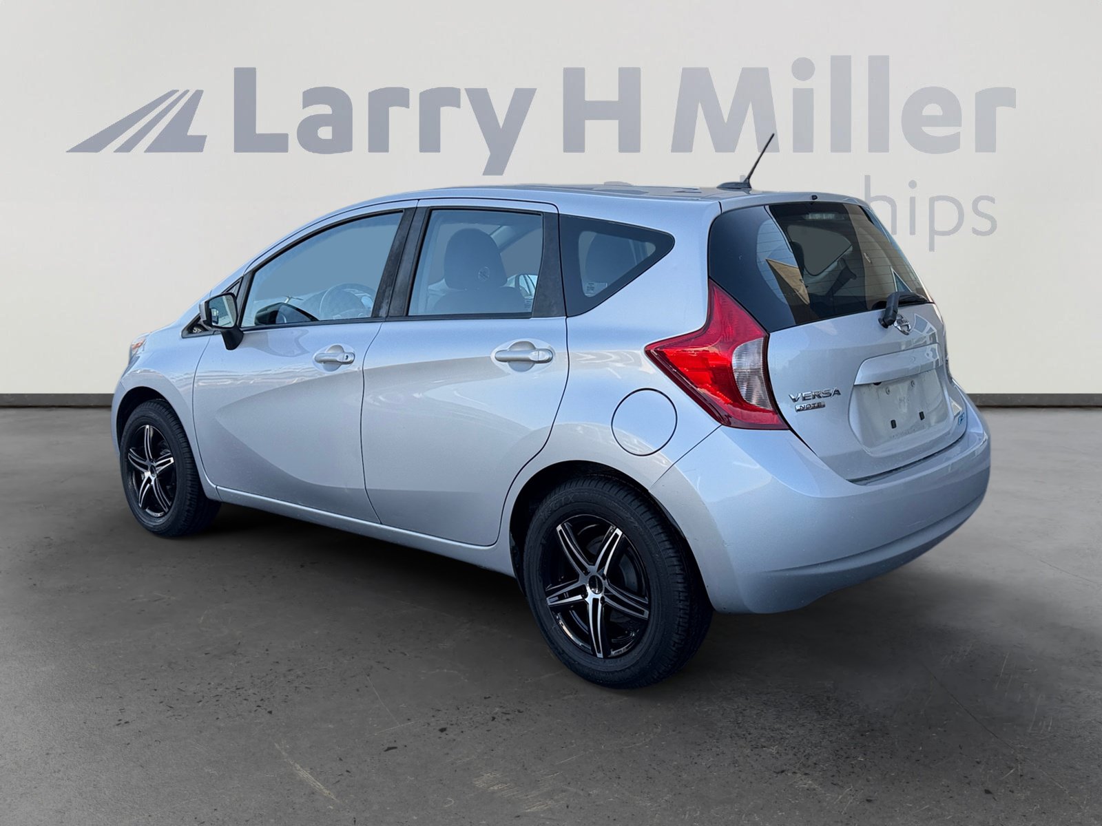 Used 2016 Nissan Versa Note SV FWD image 3