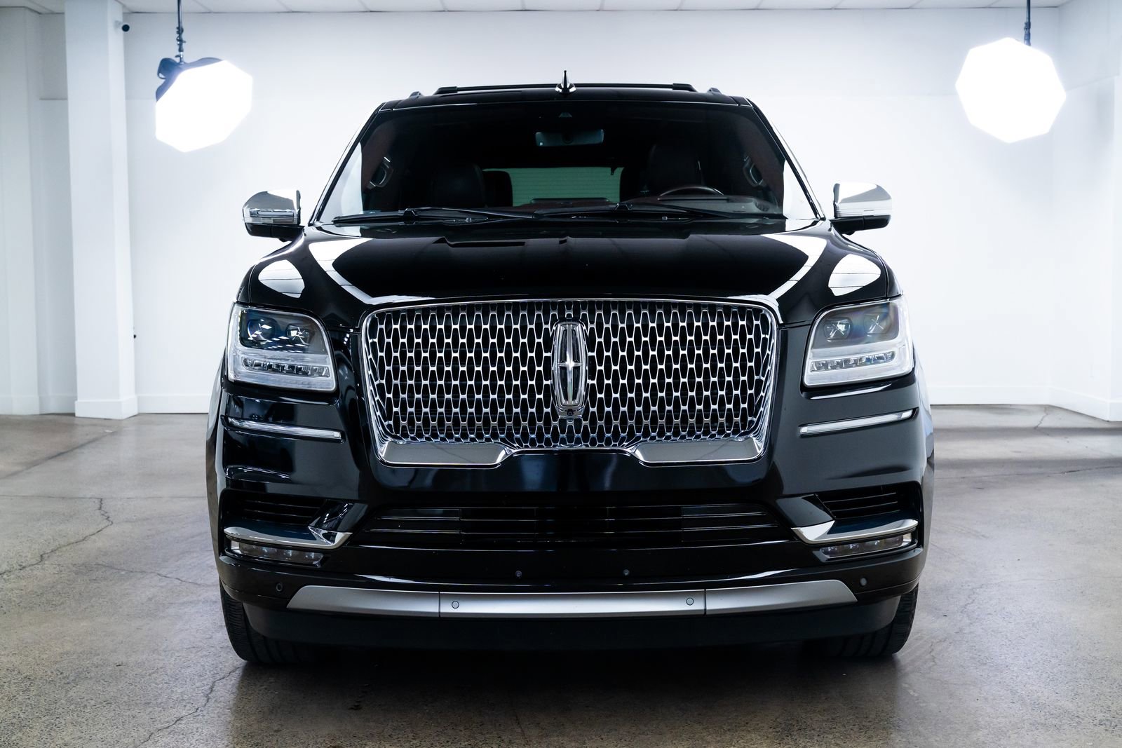 Used 2021 Lincoln Navigator Black Label w/ Cargo Convenience Package image 2