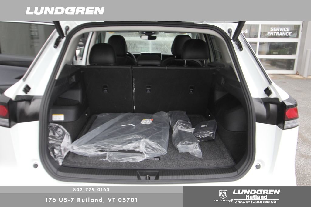 Used 2025 Volkswagen Tiguan SE w/ Panoramic Sunroof Package AWD/4WD image 21