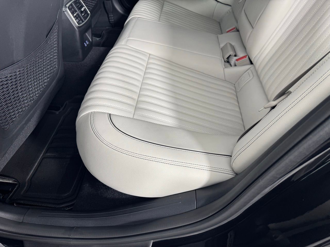 Used 2025 Genesis G70 3.3T Advanced image 27