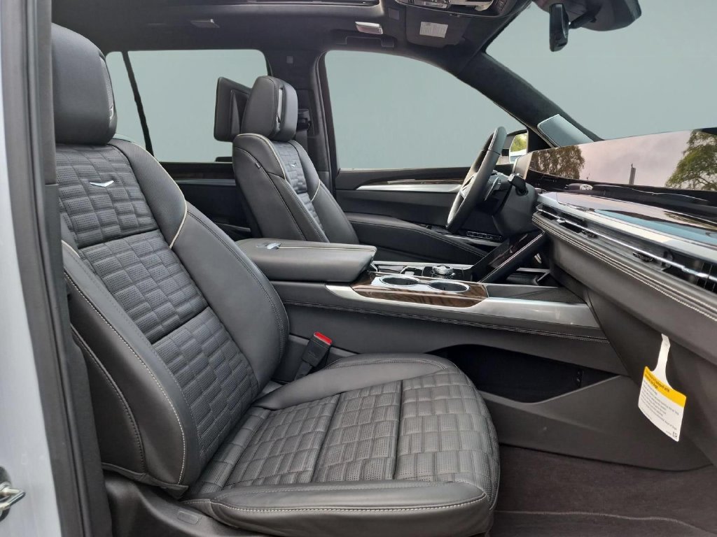 Certified 2026 Cadillac Escalade Platinum Sport w/ LPO, ONYX Package AWD/4WD image 28