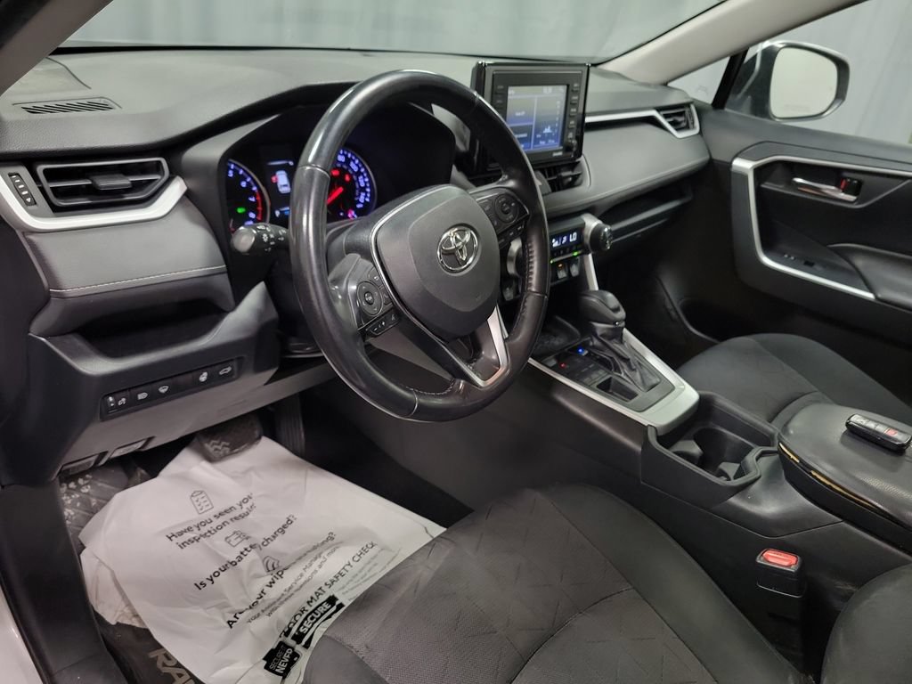 Used 2020 Toyota RAV4 XLE w/ Convenience Package AWD/4WD image 17