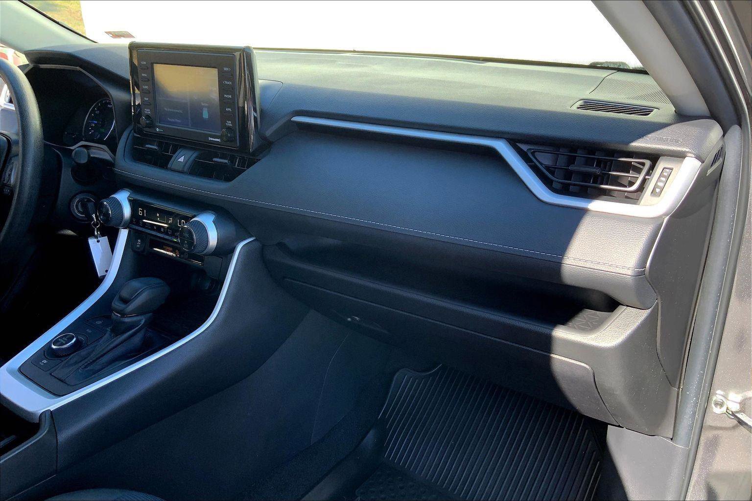 Used 2022 Toyota RAV4 LE image 14