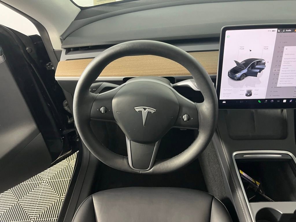 Used 2025 Tesla Model Y Long Range image 10