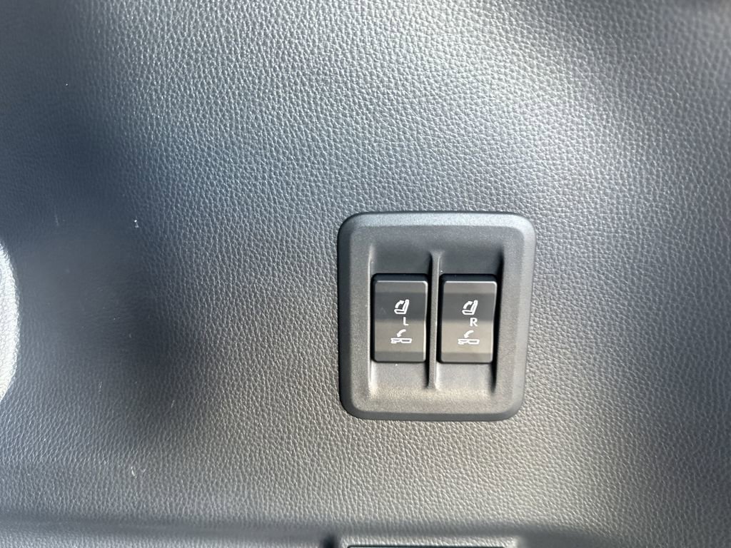 Used 2025 Lexus GX 550 w/ Cold Area Package image 33