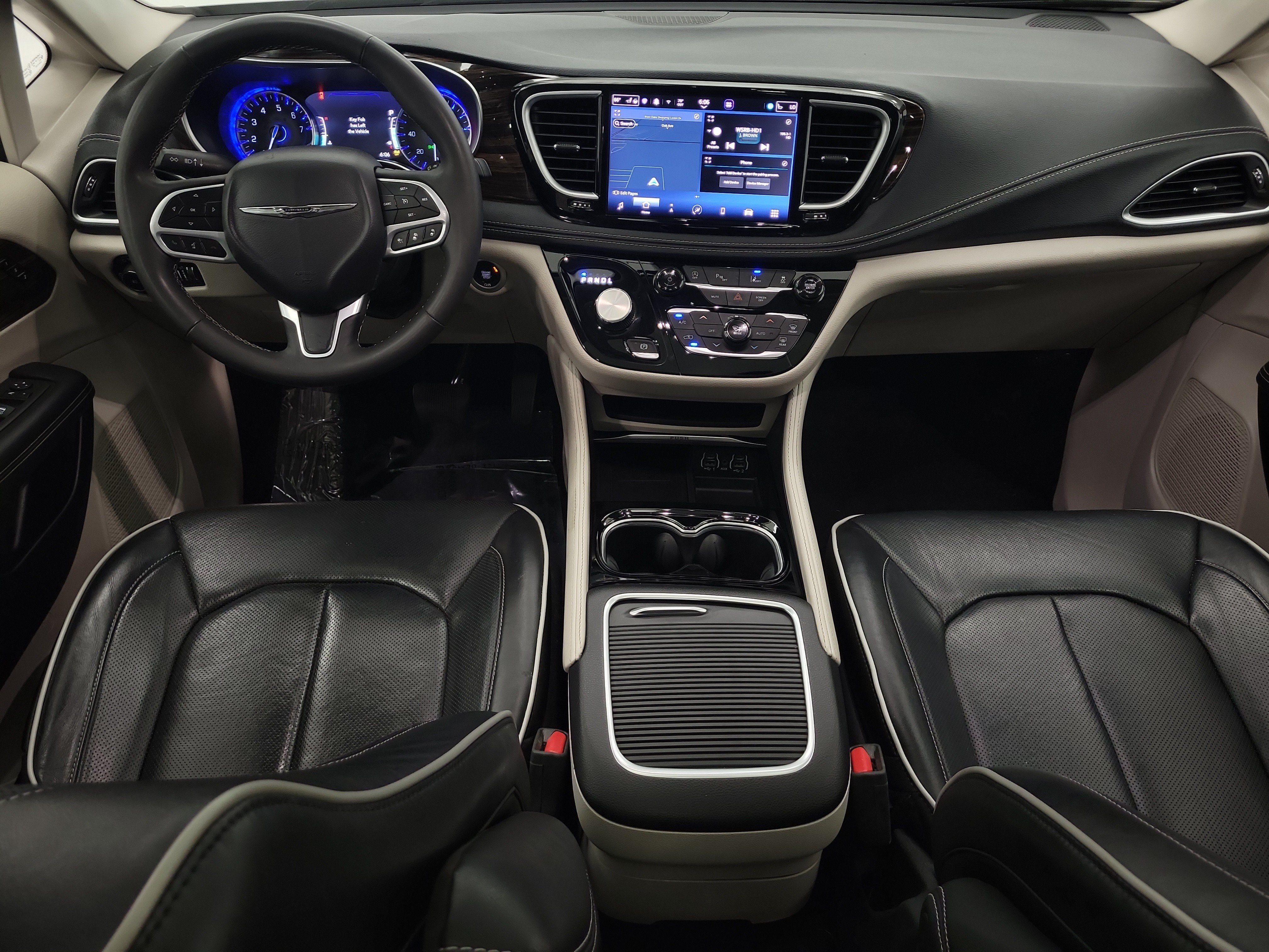 Used 2023 Chrysler Pacifica Limited FWD image 12