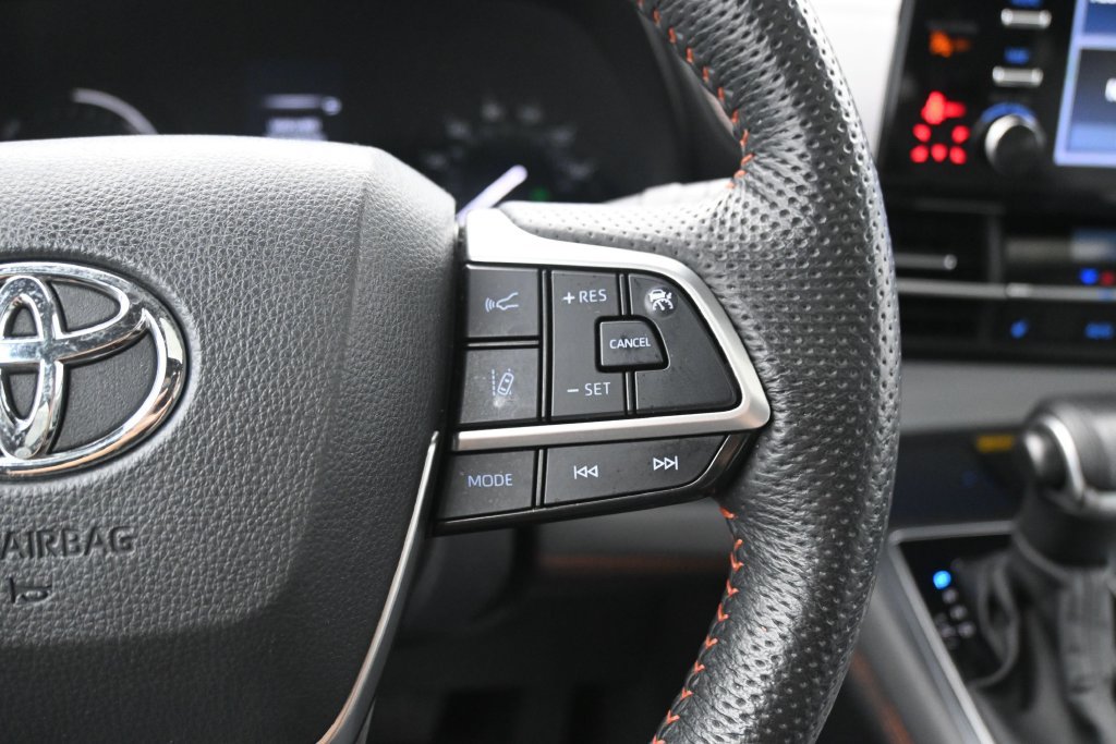 Used 2024 Toyota Sienna XSE AWD/4WD image 23