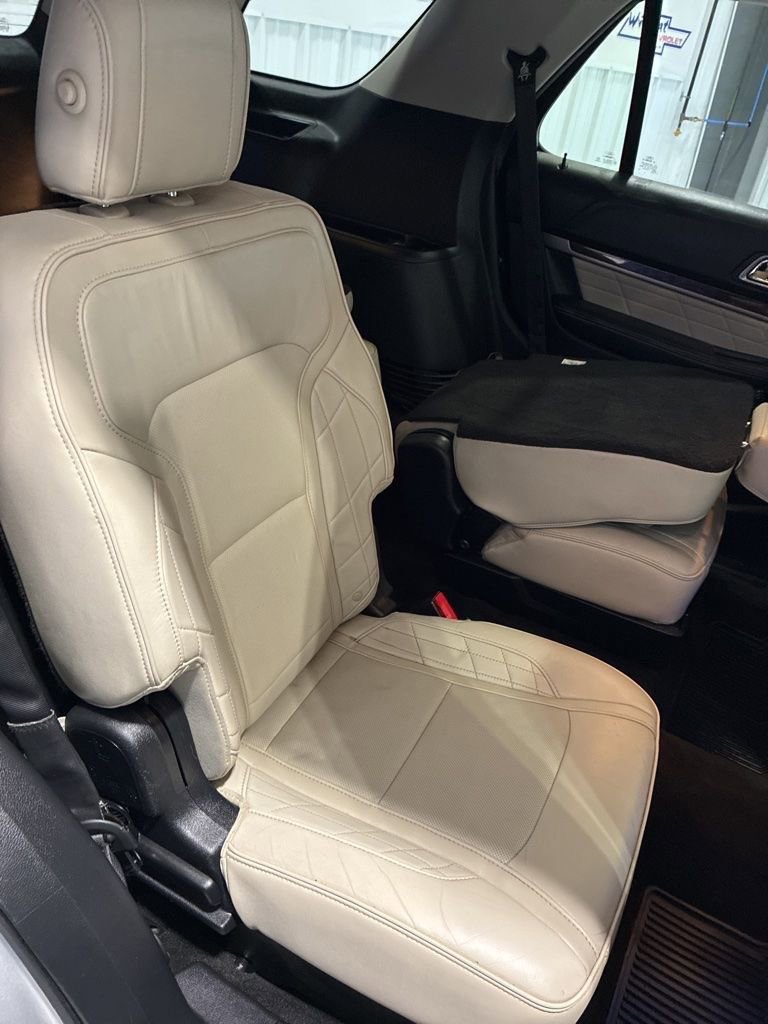 Used 2016 Ford Explorer Platinum image 36