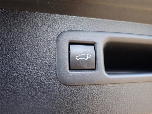 Used 2021 Toyota Highlander XLE image 9