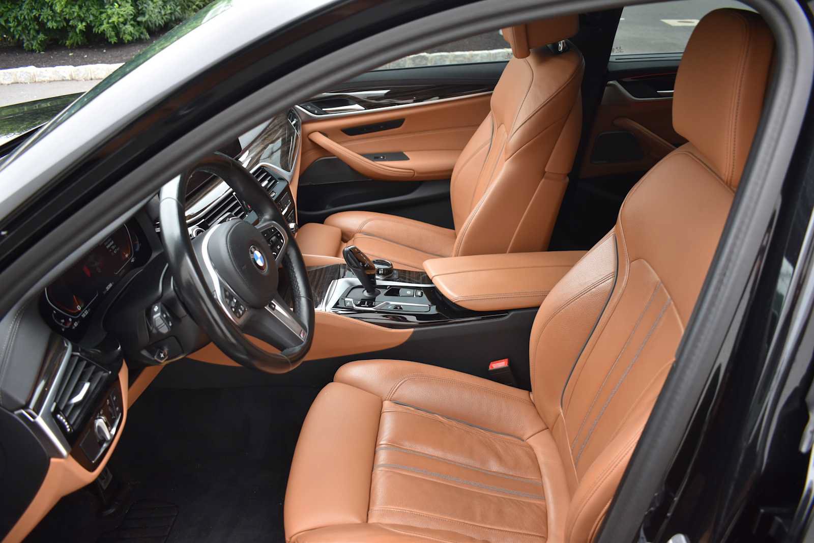 Used 2023 BMW M550i xDrive w/ Executive Package AWD/4WD image 7