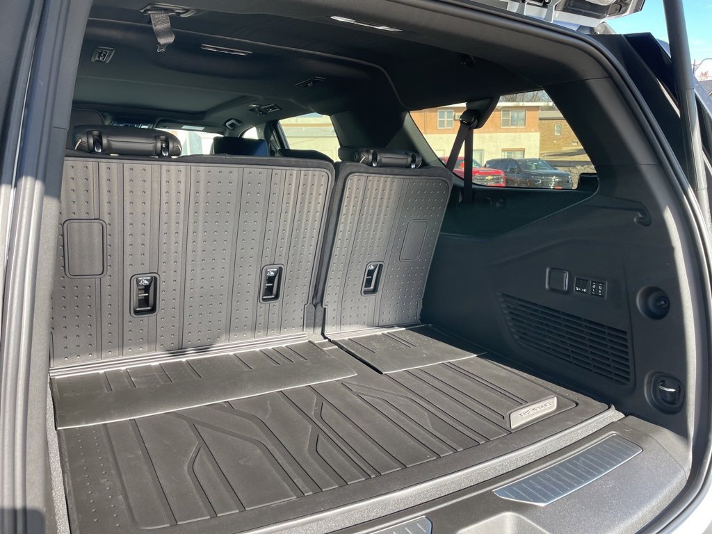 New 2026 Chevrolet Suburban Premier image 19