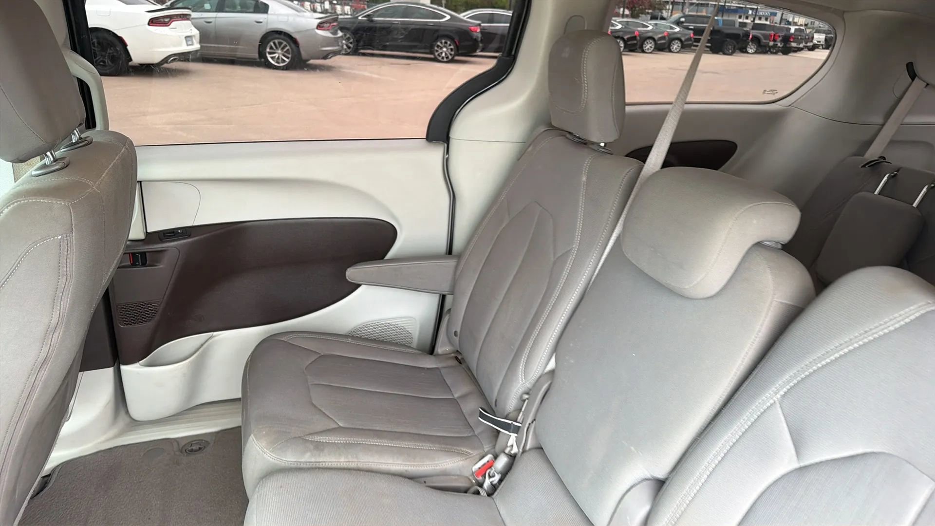 Used 2017 Chrysler Pacifica Touring image 35