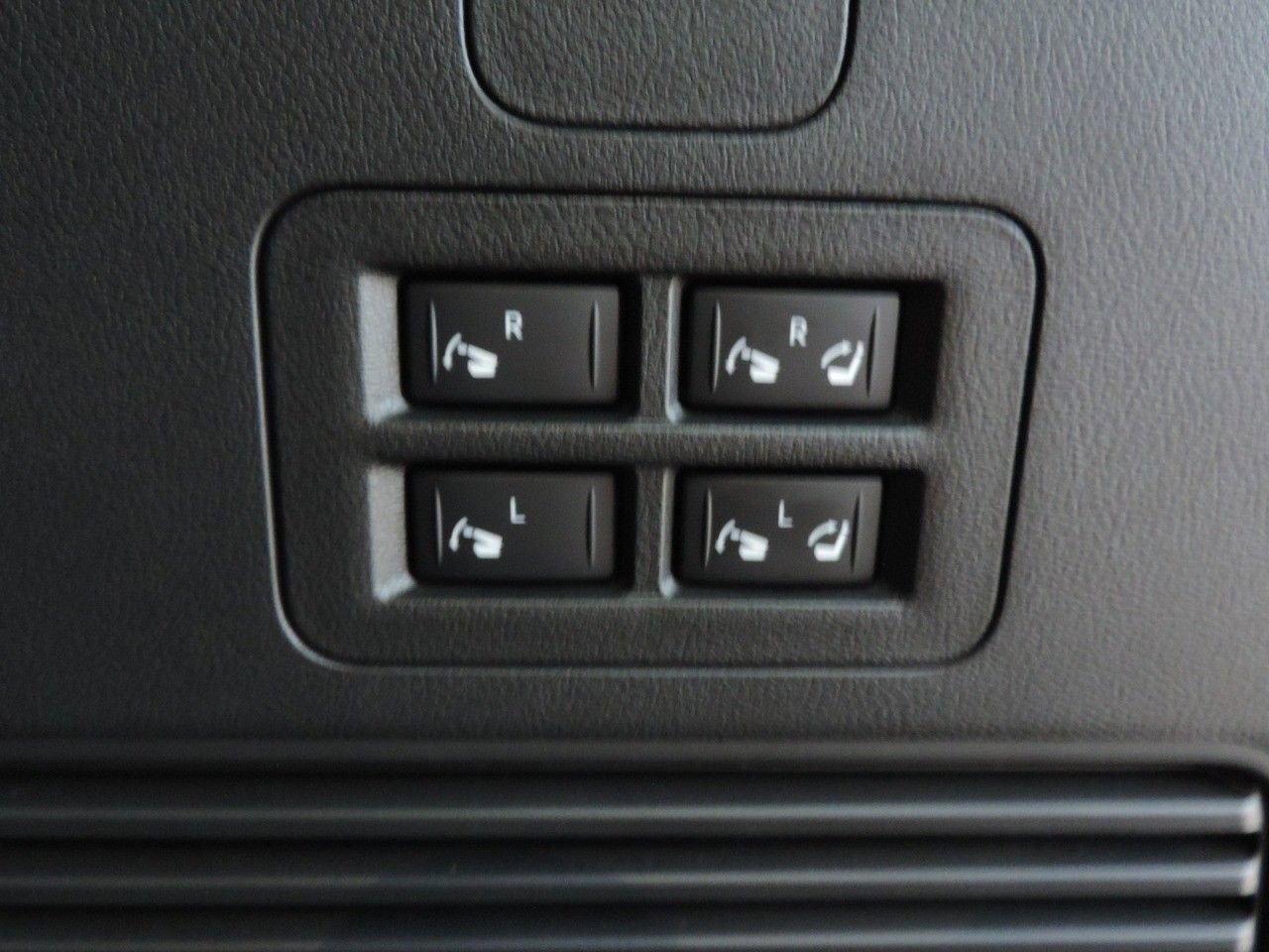 New 2026 Nissan Armada SL image 17