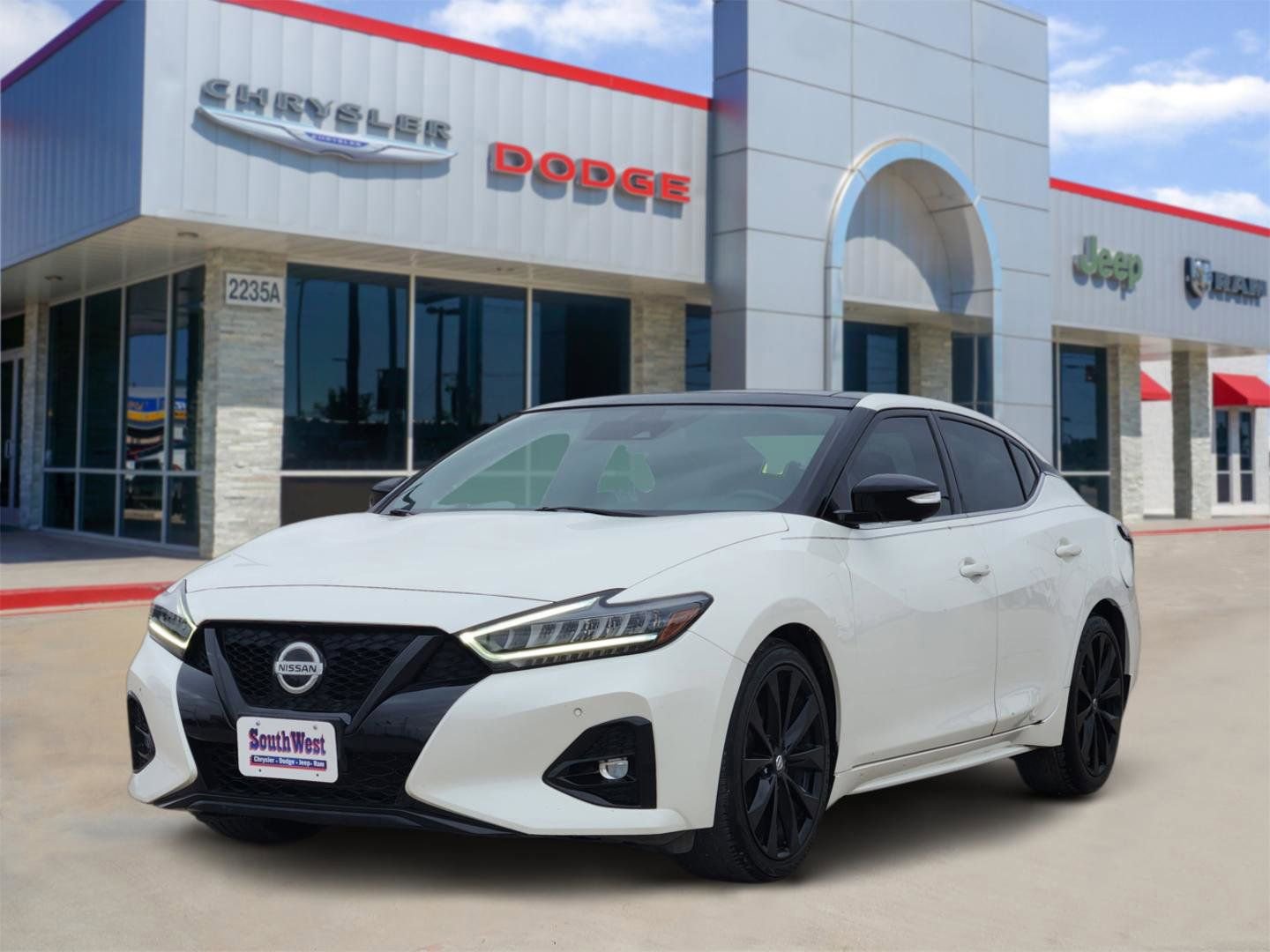 Used 2022 Nissan Maxima SR w/ Sport Mat Group image 2