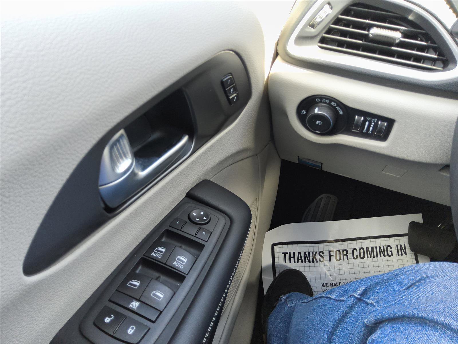 Used 2022 Chrysler Pacifica Touring-L image 30