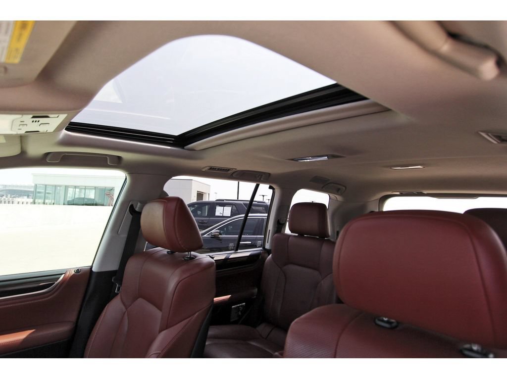 Used 2020 Lexus LX 570 4WD w/ Luxury Package image 27