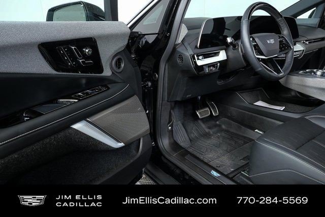 Certified 2025 Cadillac Optiq Luxury 2 w/ LPO, Floor Liner Package image 11