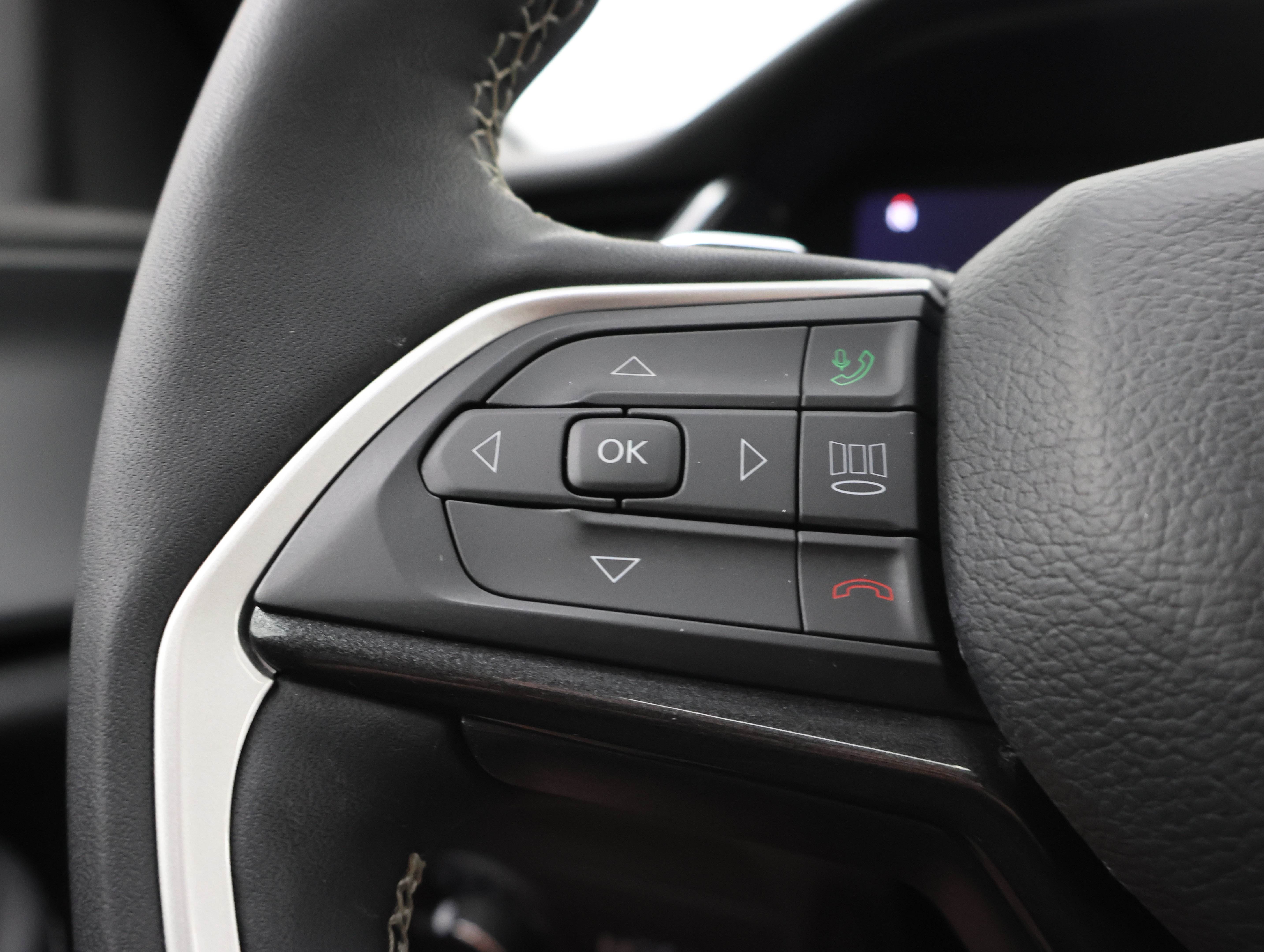 Used 2023 Jeep Grand Cherokee Altitude AWD/4WD image 16