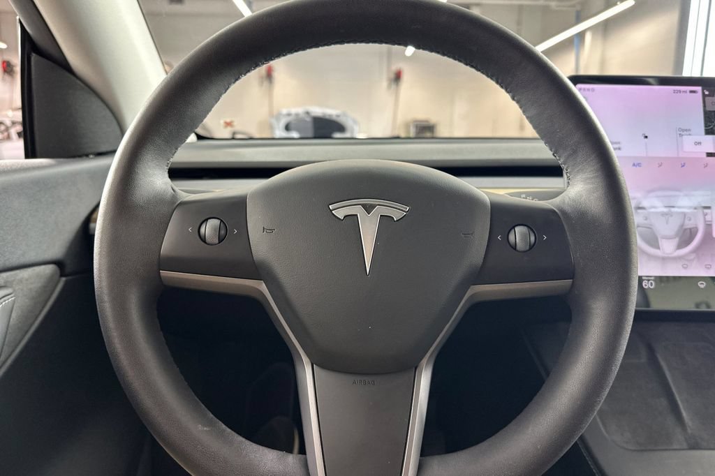 Used 2021 Tesla Model Y Long Range AWD/4WD image 26