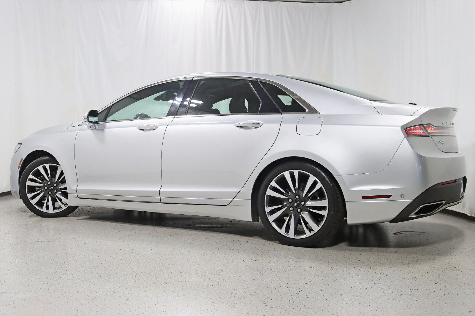 Used 2019 Lincoln MKZ Reserve FWD image 9