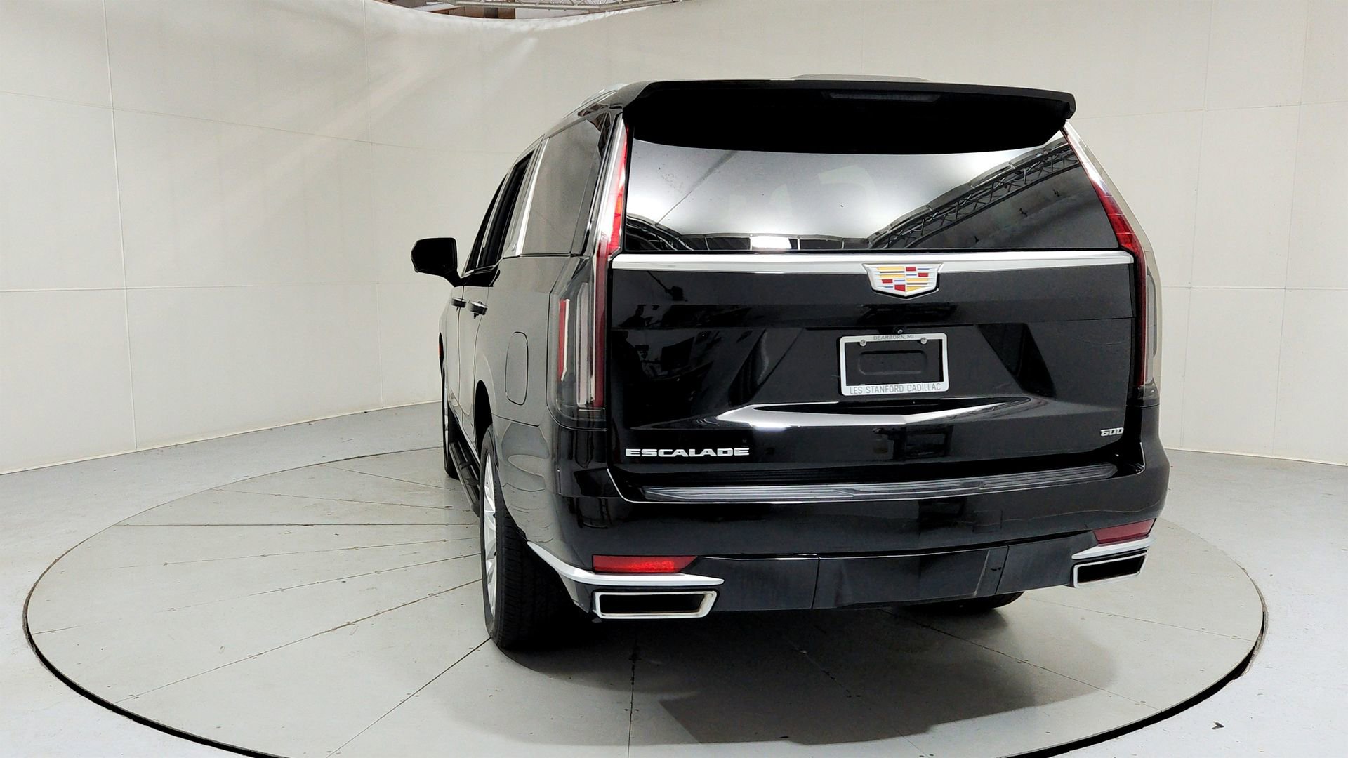 Used 2023 Cadillac Escalade Luxury AWD/4WD image 4