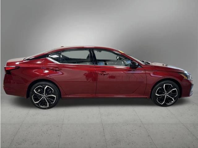 Used 2024 Nissan Altima 2.5 SR AWD/4WD image 6
