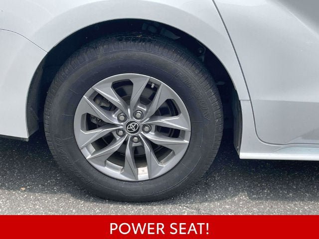 Certified 2025 Toyota Sienna XLE FWD image 11