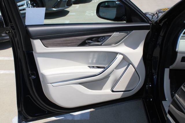 Used 2022 Jaguar XF SE image 11