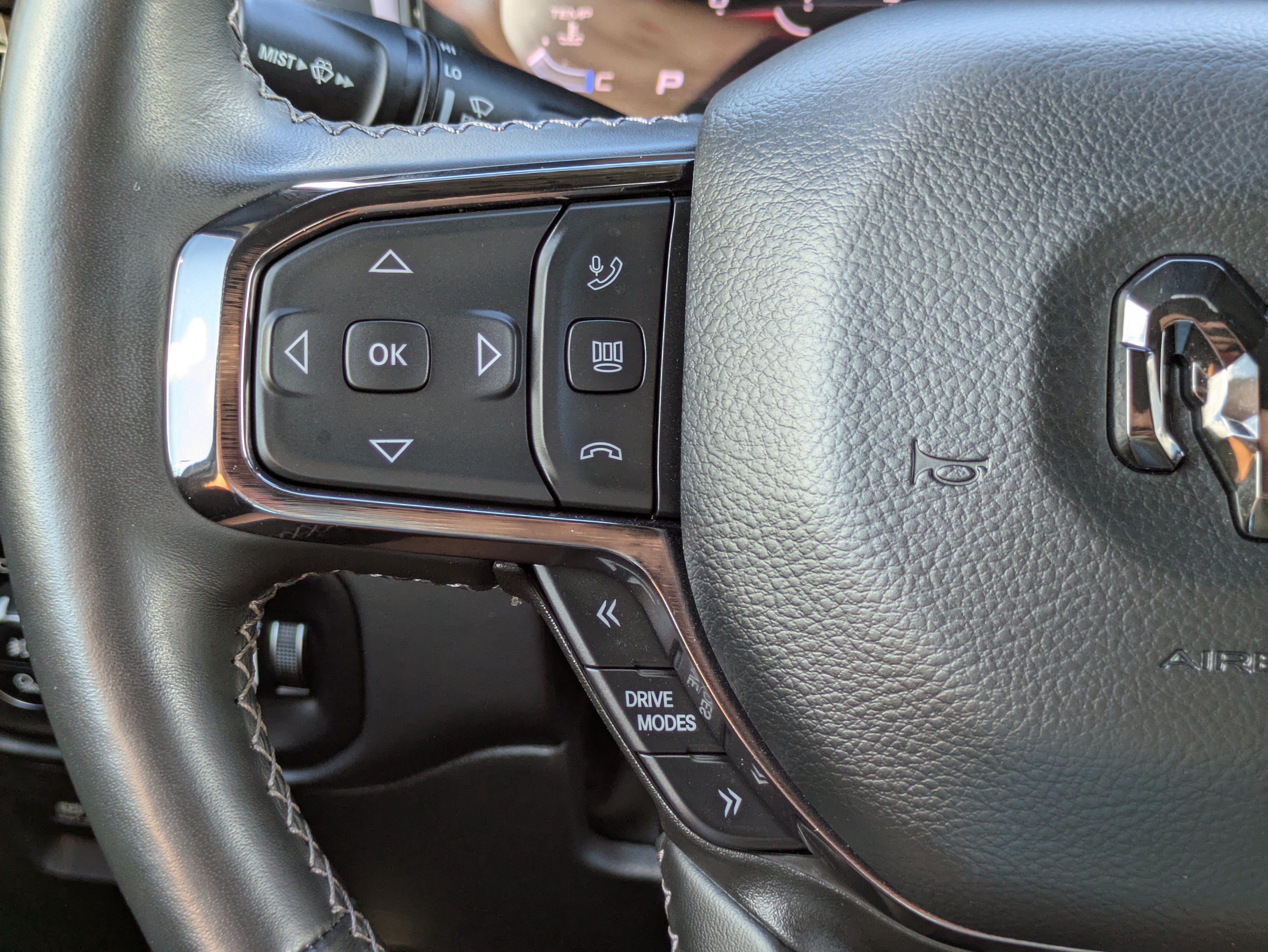 Used 2025 RAM 1500 Limited AWD/4WD image 36