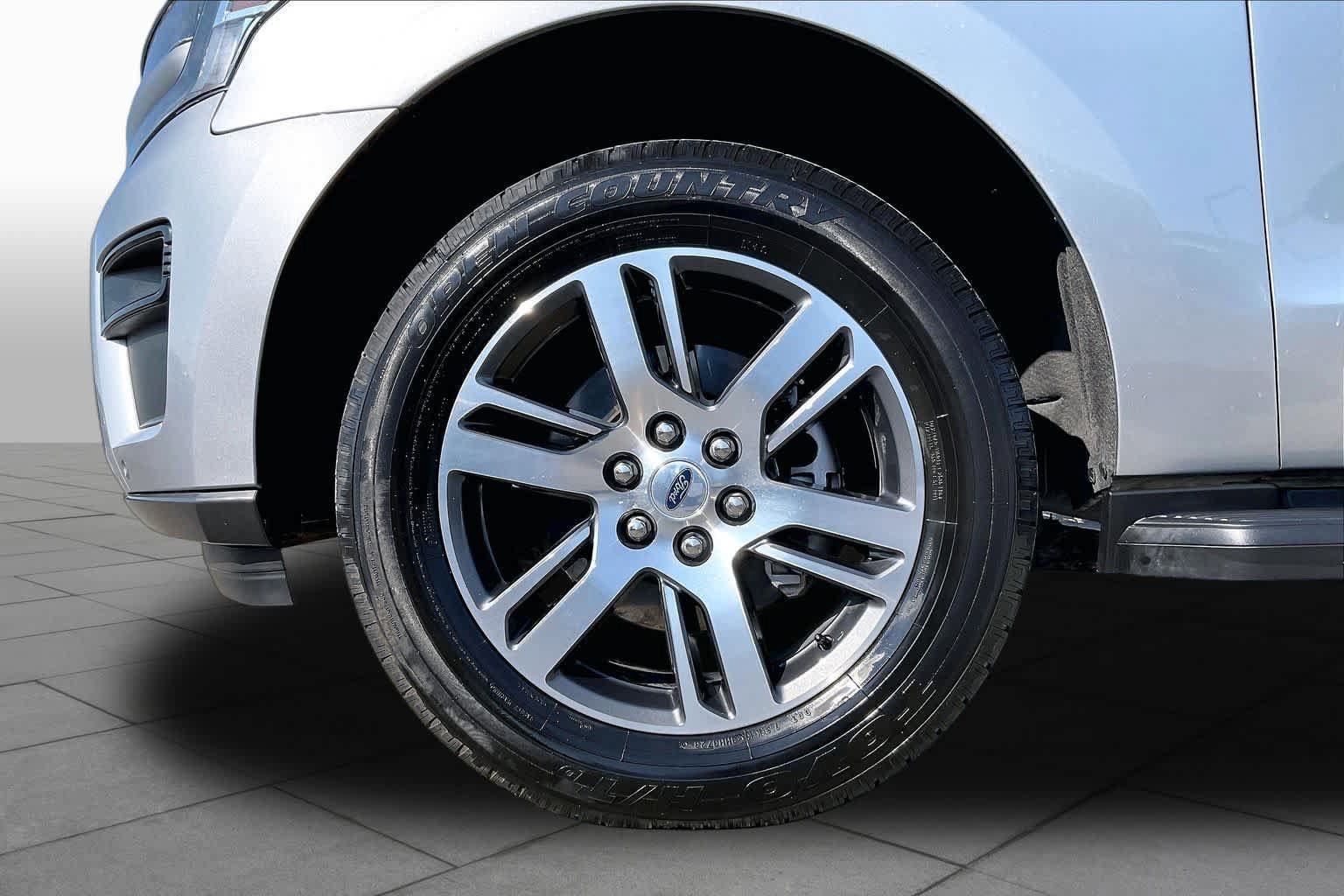 Used 2024 Ford Expedition XLT RWD image 11