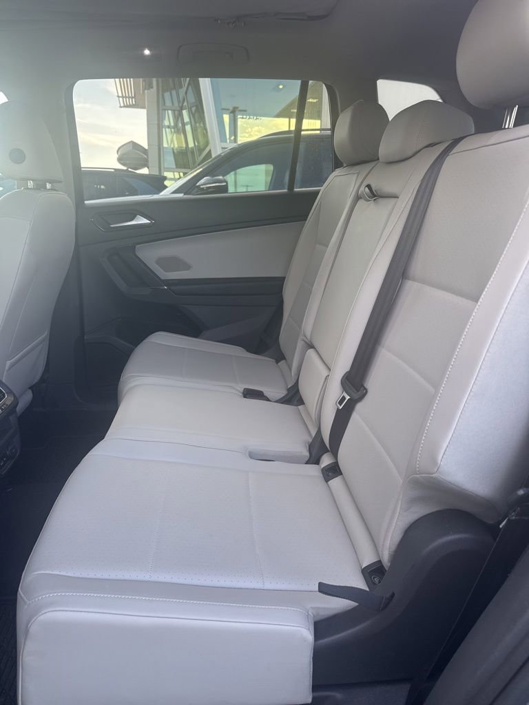Used 2018 Volkswagen Tiguan SE FWD image 16