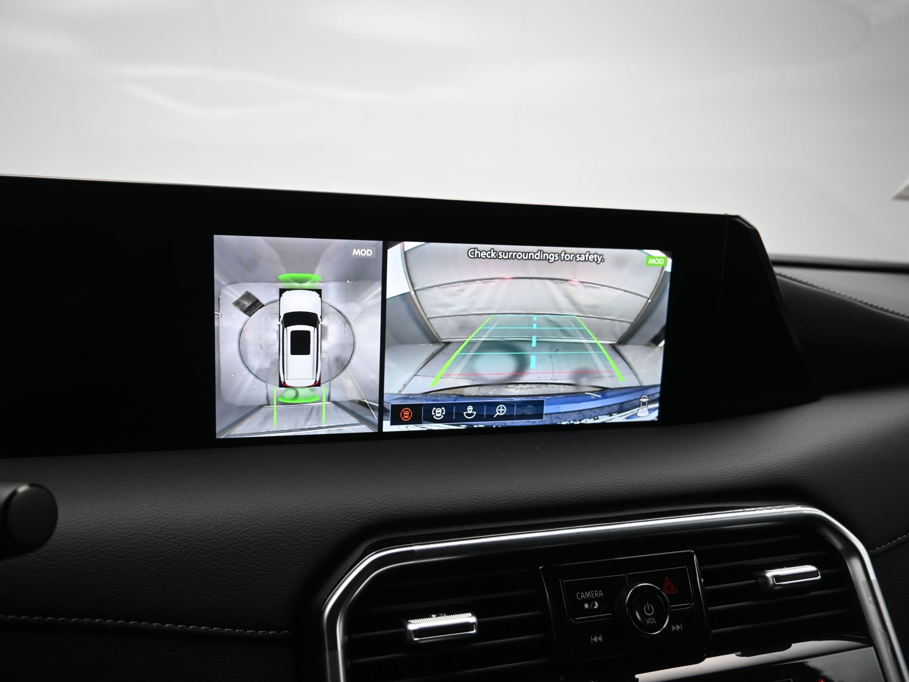 New 2025 Nissan Armada SL image 14