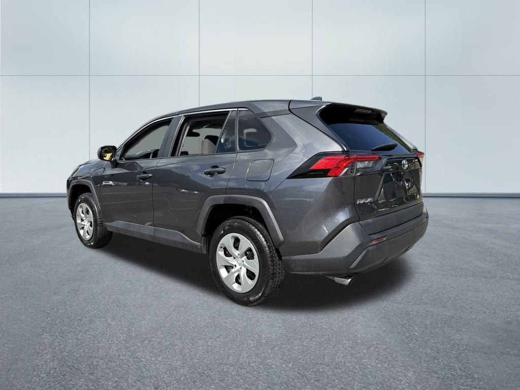 Used 2022 Toyota RAV4 LE FWD image 7