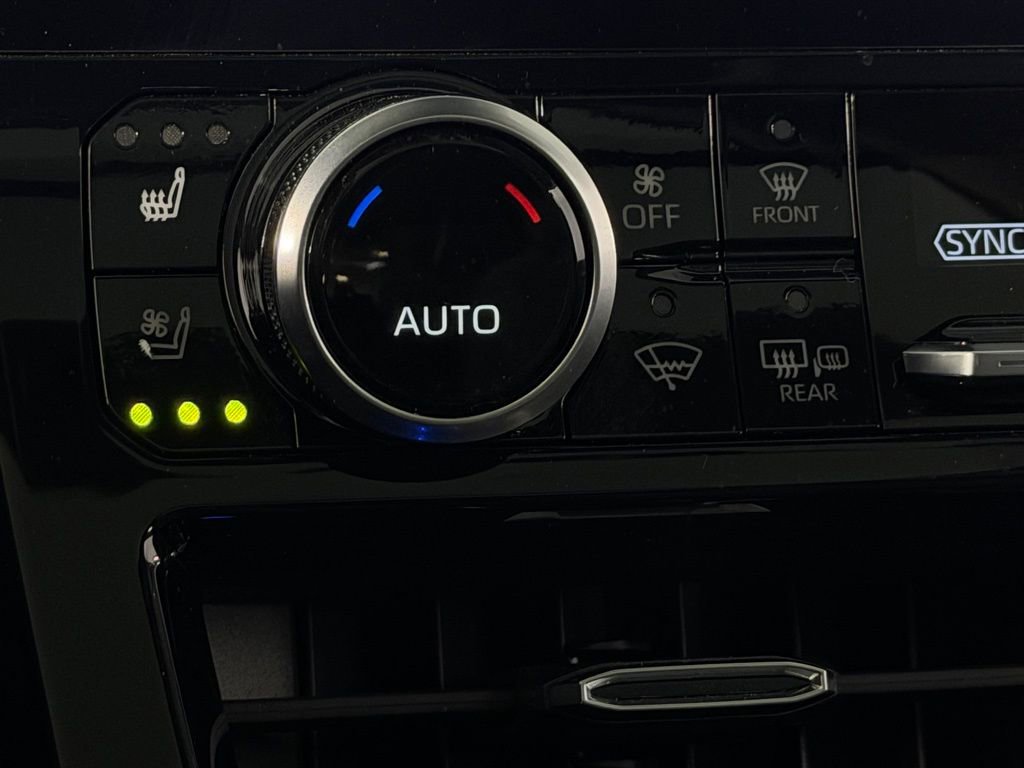 Used 2024 Toyota Highlander Platinum image 21