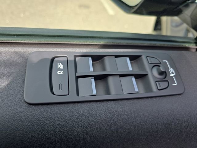 Used 2026 Land Rover Discovery Sport Landmark AWD/4WD image 27