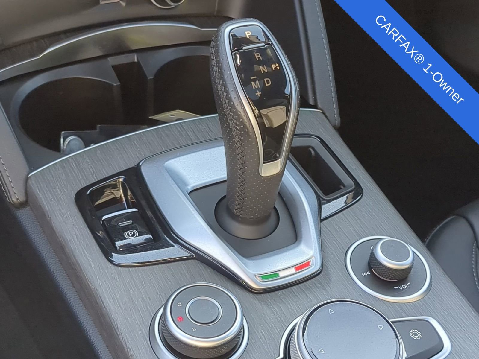 Used 2023 Alfa Romeo Stelvio Ti image 37