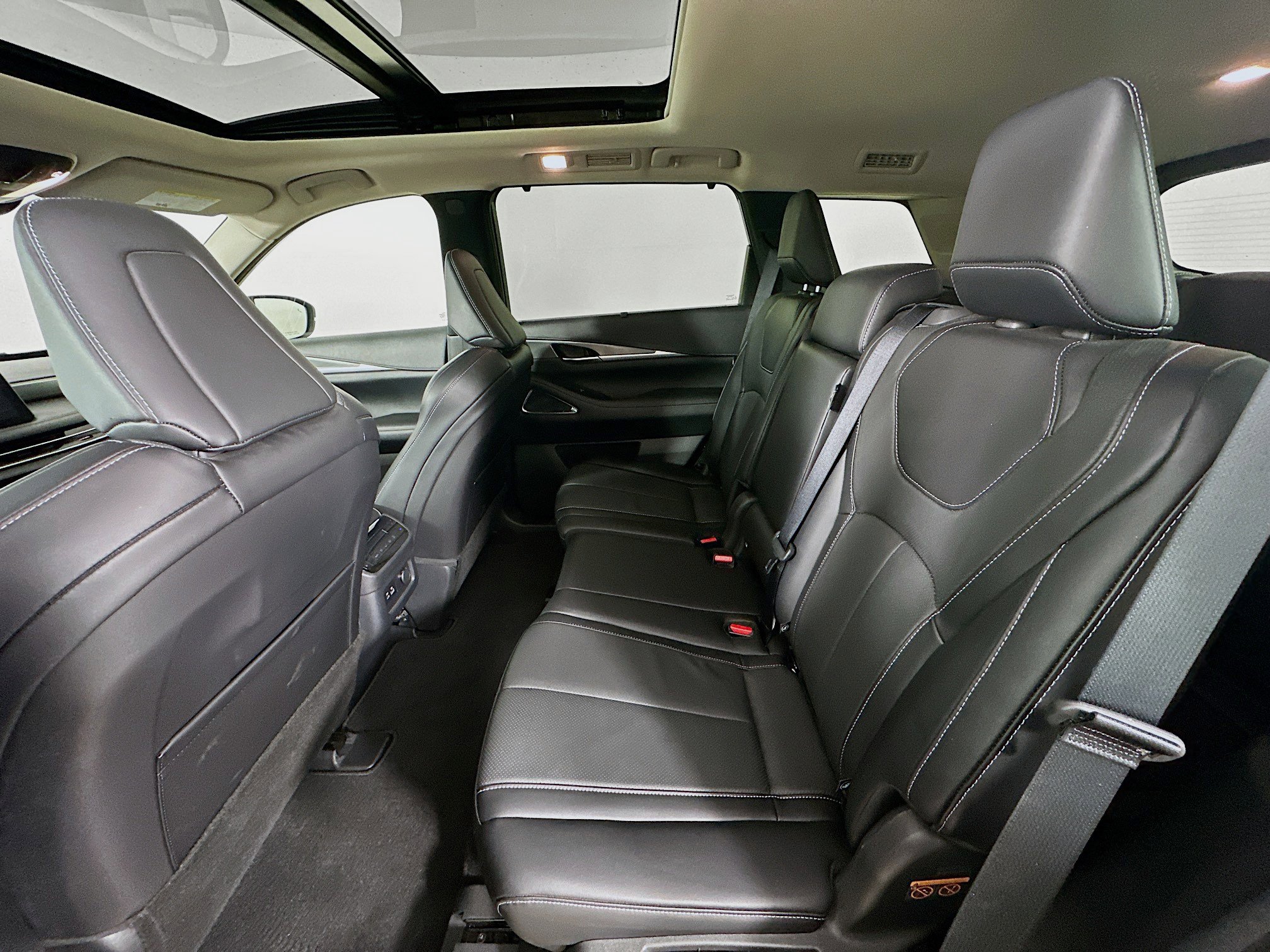 Used 2024 INFINITI QX60 Luxe w/ Performance Audio Package image 32