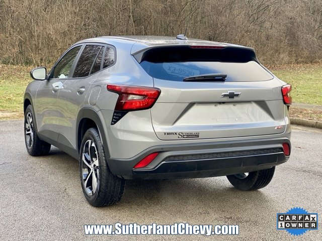 Certified 2025 Chevrolet Trax RS w/ Driver Confidence Package image 5