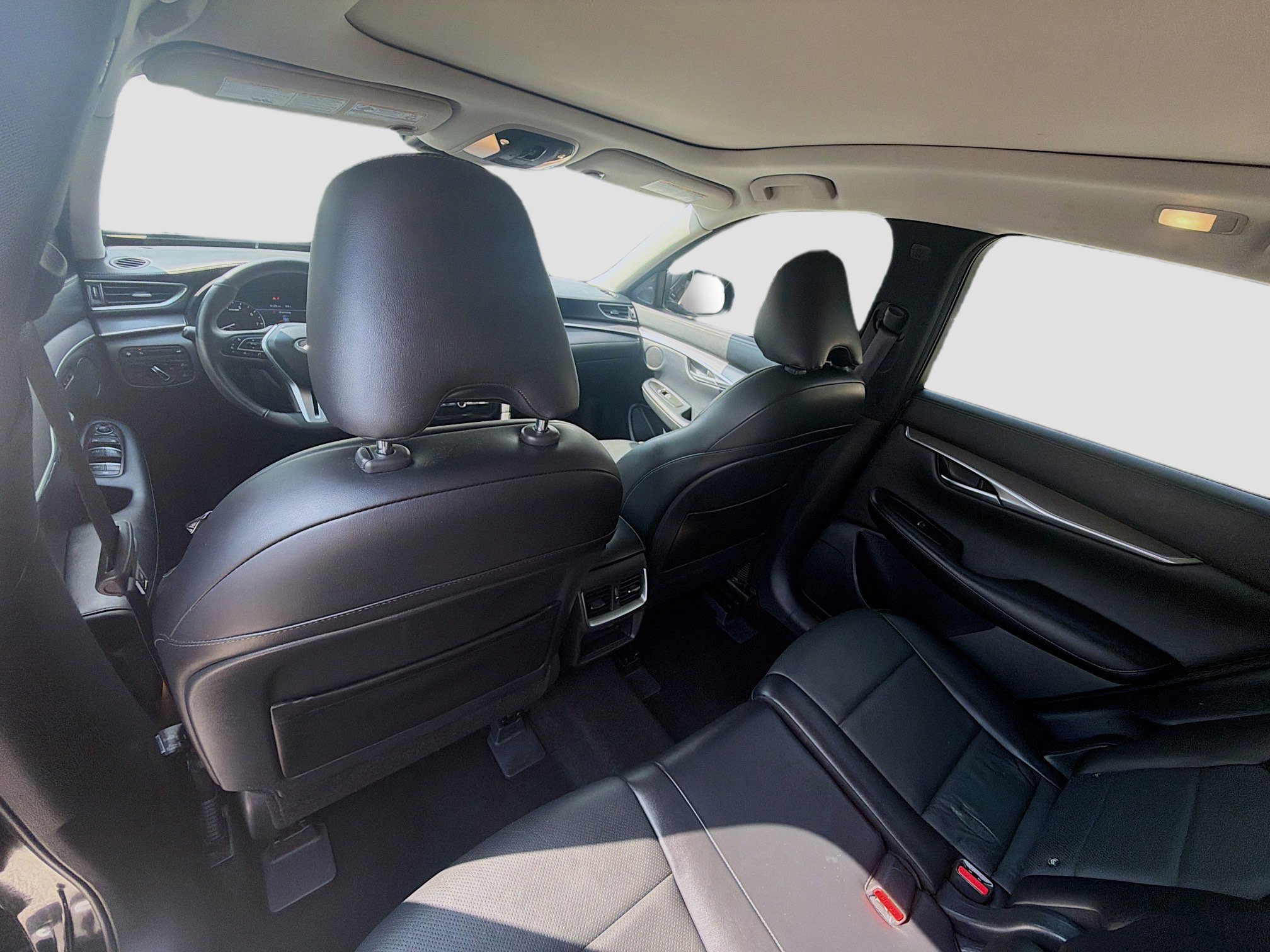 Used 2024 INFINITI QX50 Luxe w/ Accent Package FWD image 26