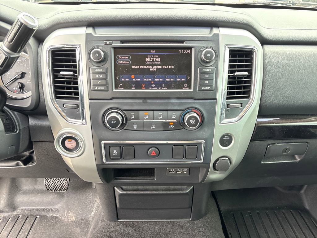 Used 2019 Nissan Titan SV image 22