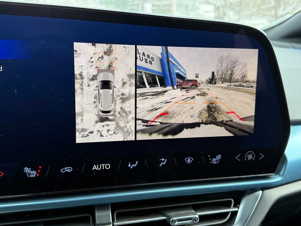 Used 2025 Chevrolet Equinox EV LT w/ Convenience Package image 51