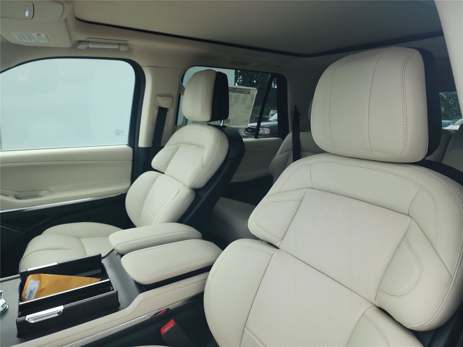 New 2027 Lincoln Navigator Reserve AWD/4WD image 14