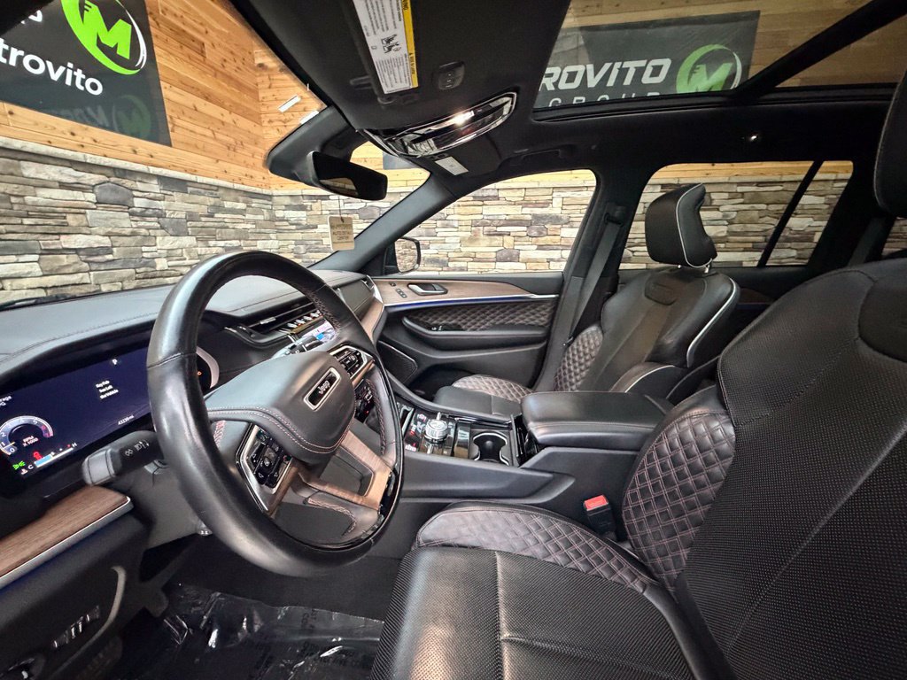 Used 2022 Jeep Grand Cherokee Summit AWD/4WD image 39