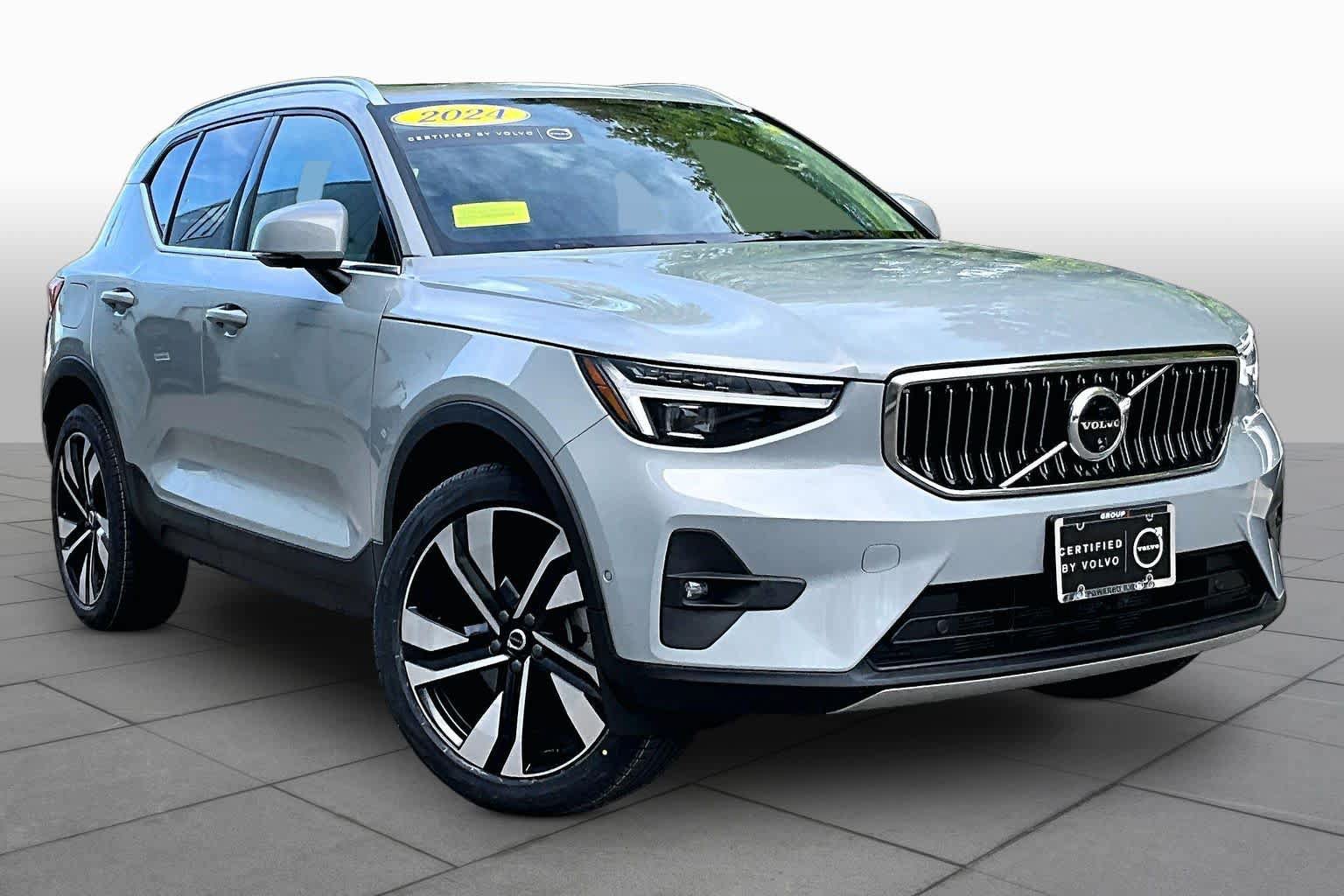 Used 2024 Volvo XC40 B5 Ultimate w/ Protection Package Premier AWD/4WD image 3