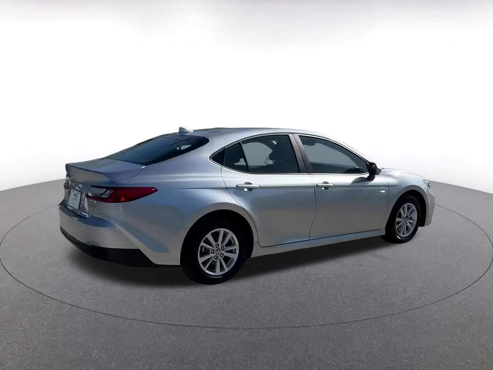 Used 2025 Toyota Camry LE image 15