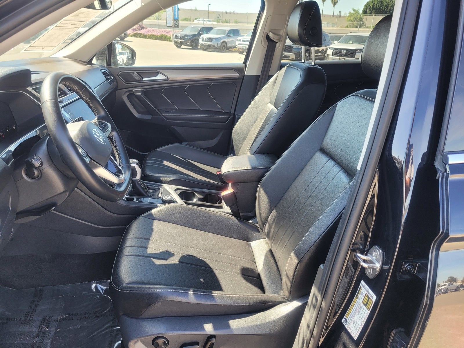 Used 2024 Volkswagen Tiguan SE AWD/4WD image 10