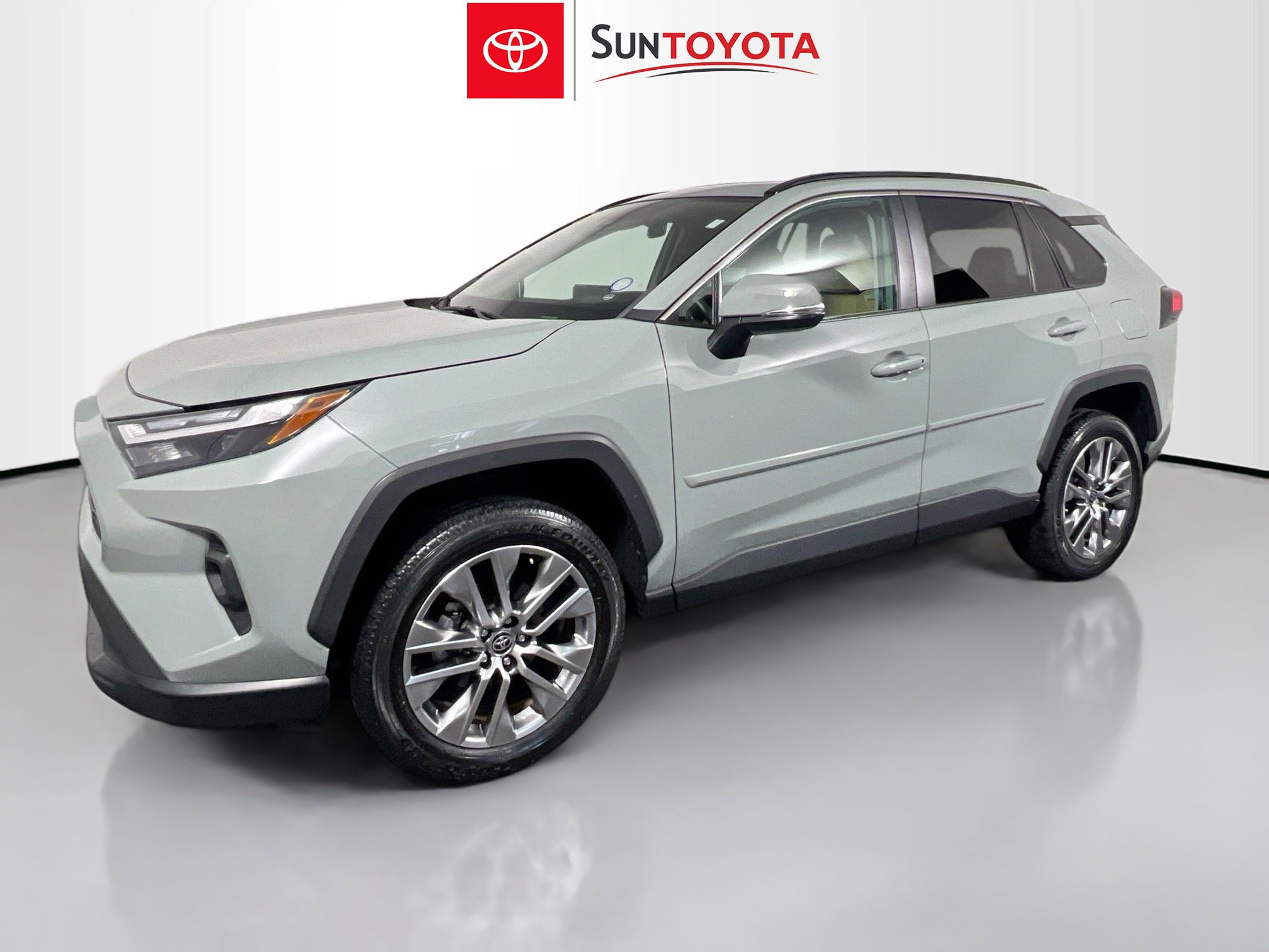 Used 2023 Toyota RAV4 XLE Premium image 9