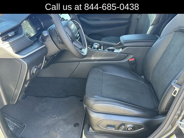 New 2025 Jeep Grand Cherokee Altitude image 2