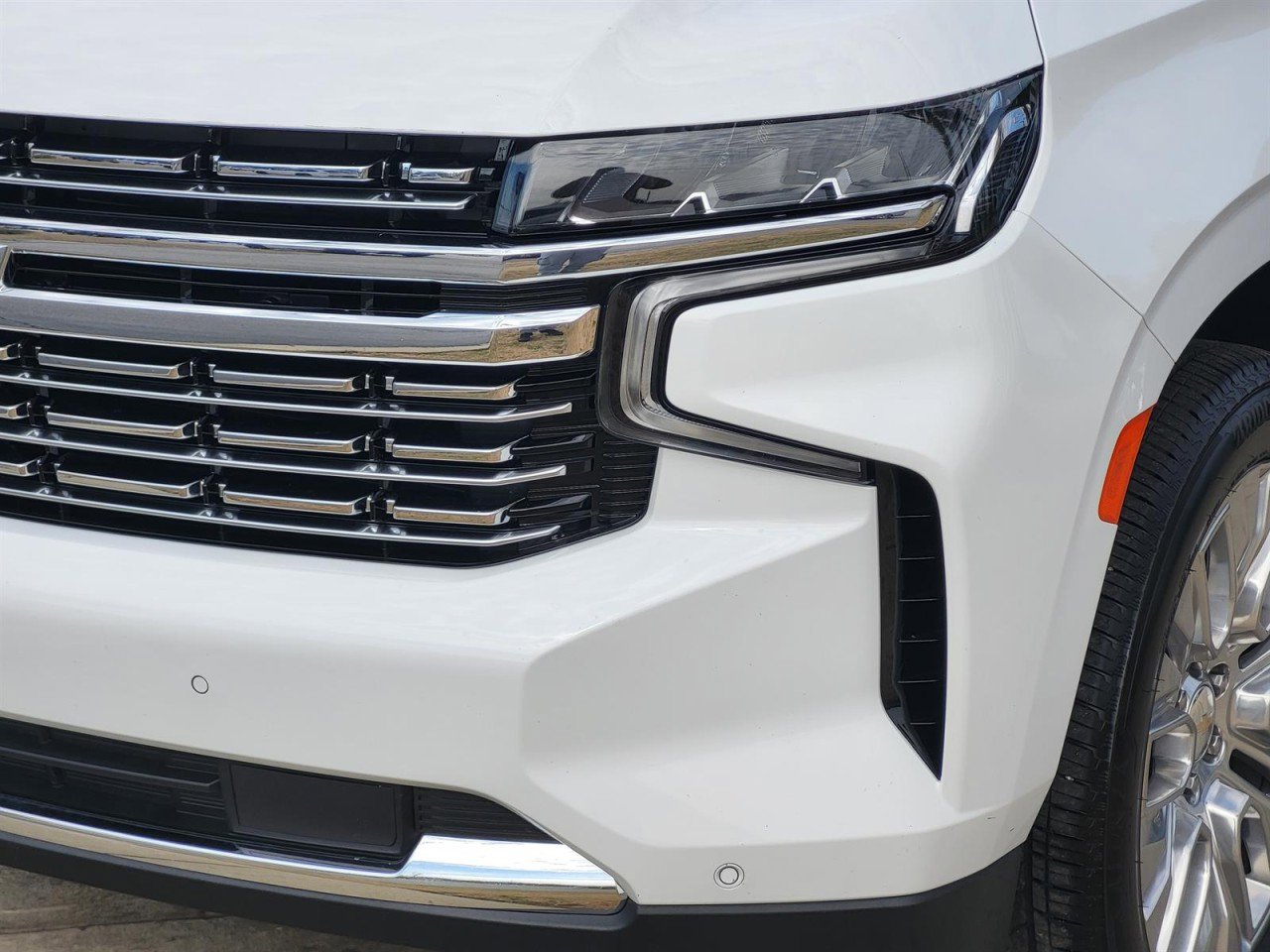 Used 2024 Chevrolet Suburban Premier image 8